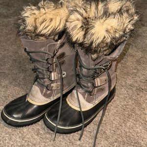 Size 12 Women’s Sorel boots.